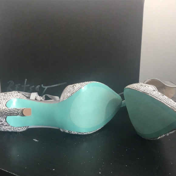 Betsey Johnson, Woman's Size 8.5 Silver Iris Rhinestone Pump - Picture 9 of 10